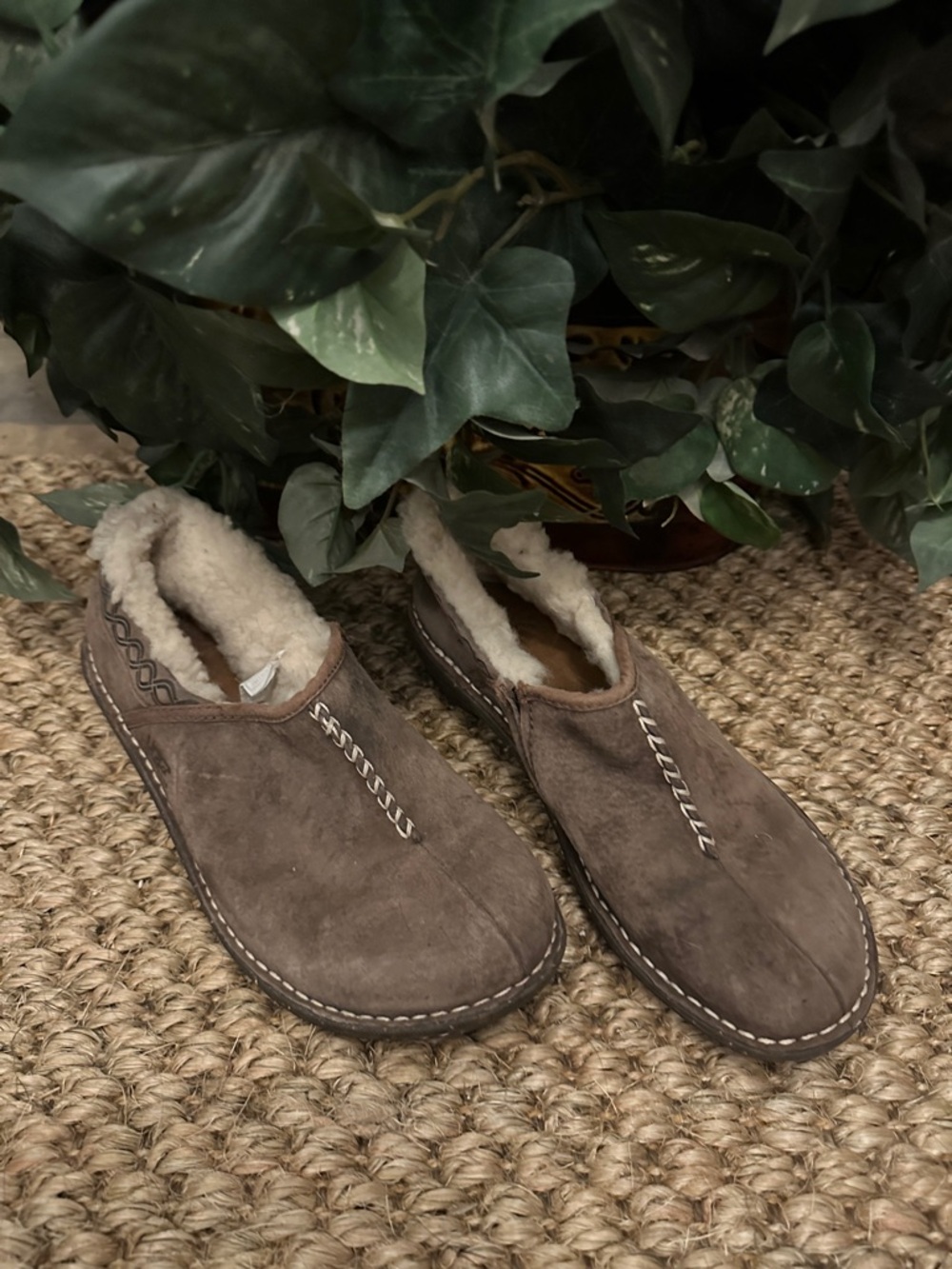 Women’s Brown Suede Shearling-Lined Slip-On Slippers